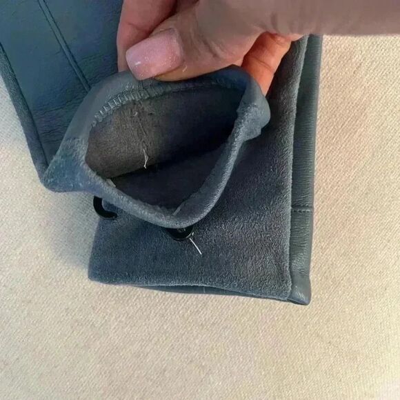 UGG blue leather gloves - Picture 3 of 3